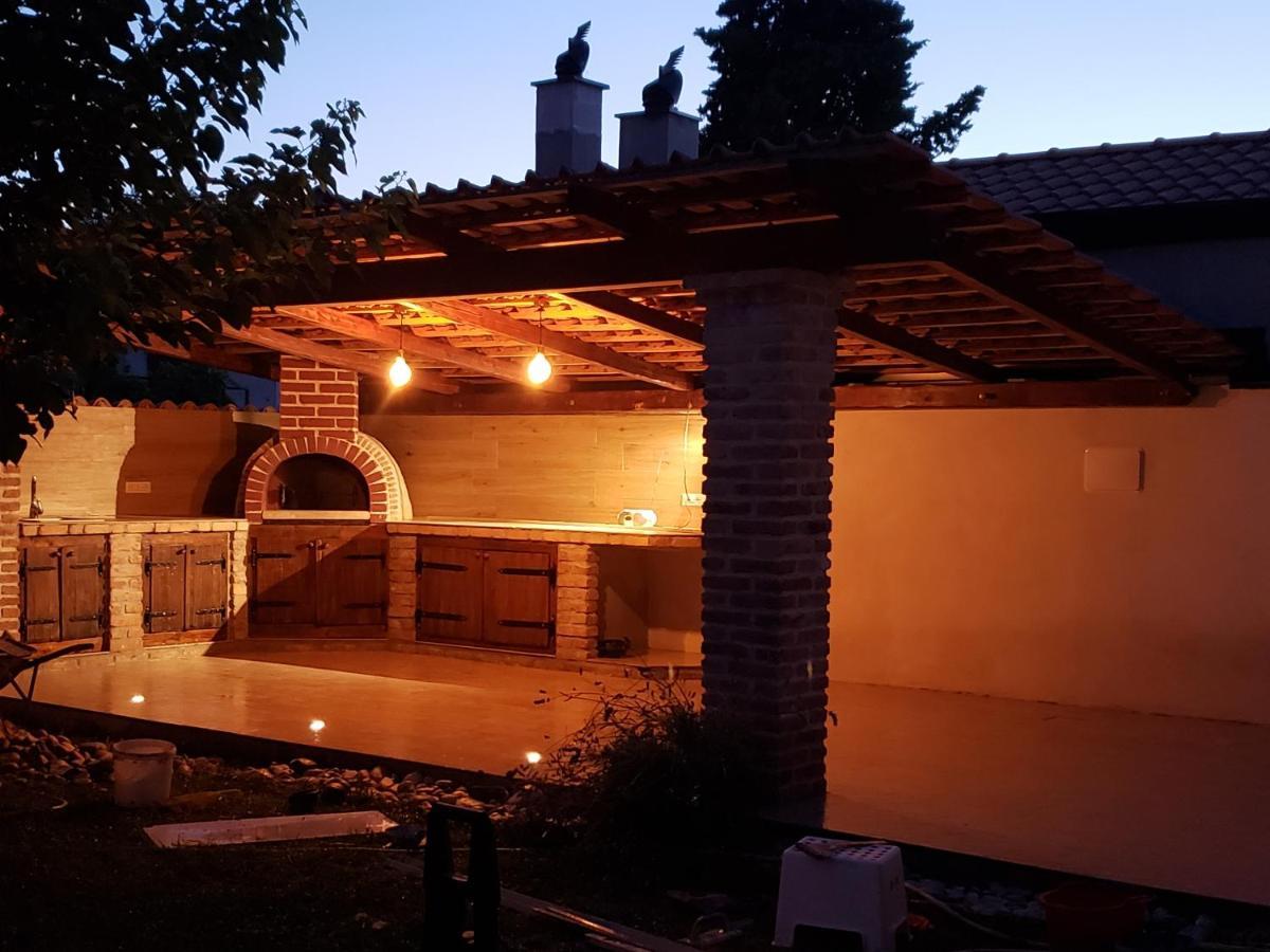 Villa Kortina Basanija Exterior photo
